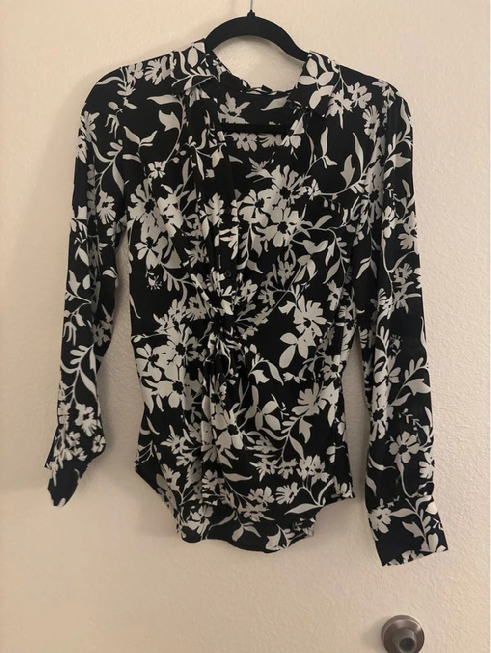 Express top size small no flaws